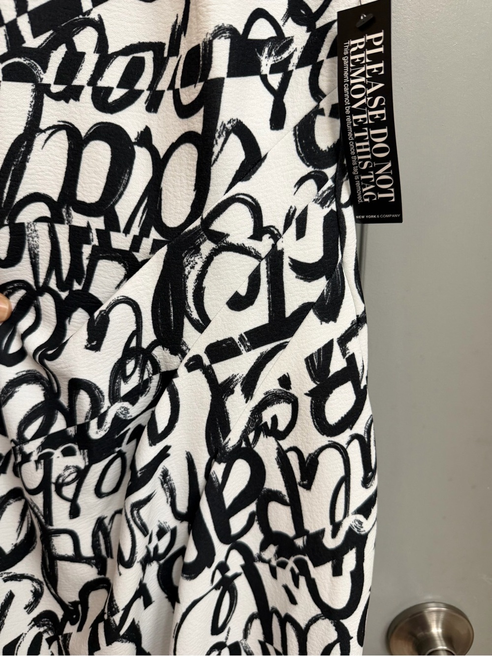 New York & Company Black & White Graffiti Print Sheath Dress Size Medium - Picture 6 of 8